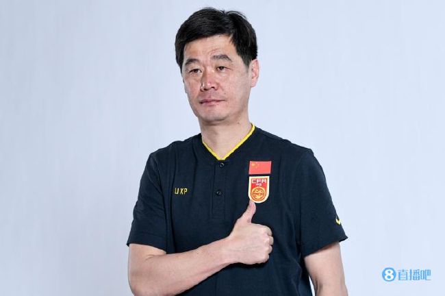 解开老师的裙子猛烈进入图片